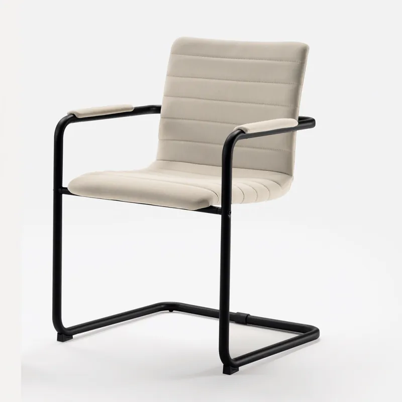 Solo Oggi Sedia cantilever con braccioli Smart Att P