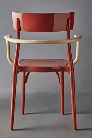 Sedia in plastica con braccioli in legno Milano2015 P Acquista Ora