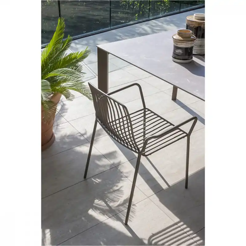 Poltroncina per esterno in metallo impilabile Jasmine Ultime Pezzi