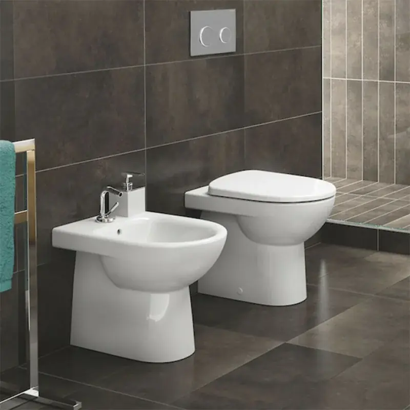 Professionale Sanitari filomuro Geberit con scarico universale e copriwc Selnova