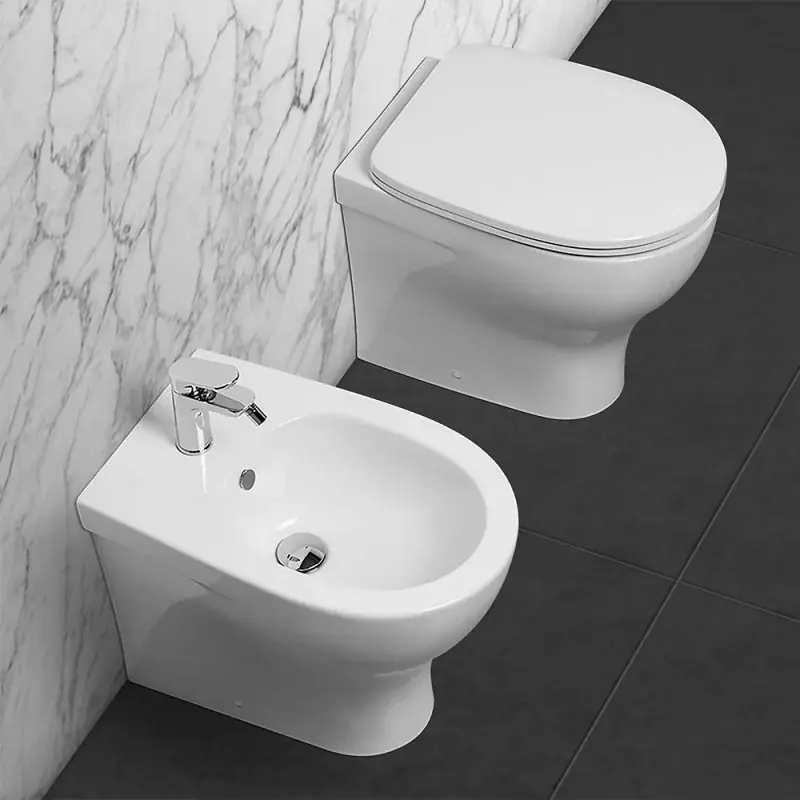 Sanitari filo muro traslati rimless Azzurra Pratica con sedile rallentato Promozione Esclusiva