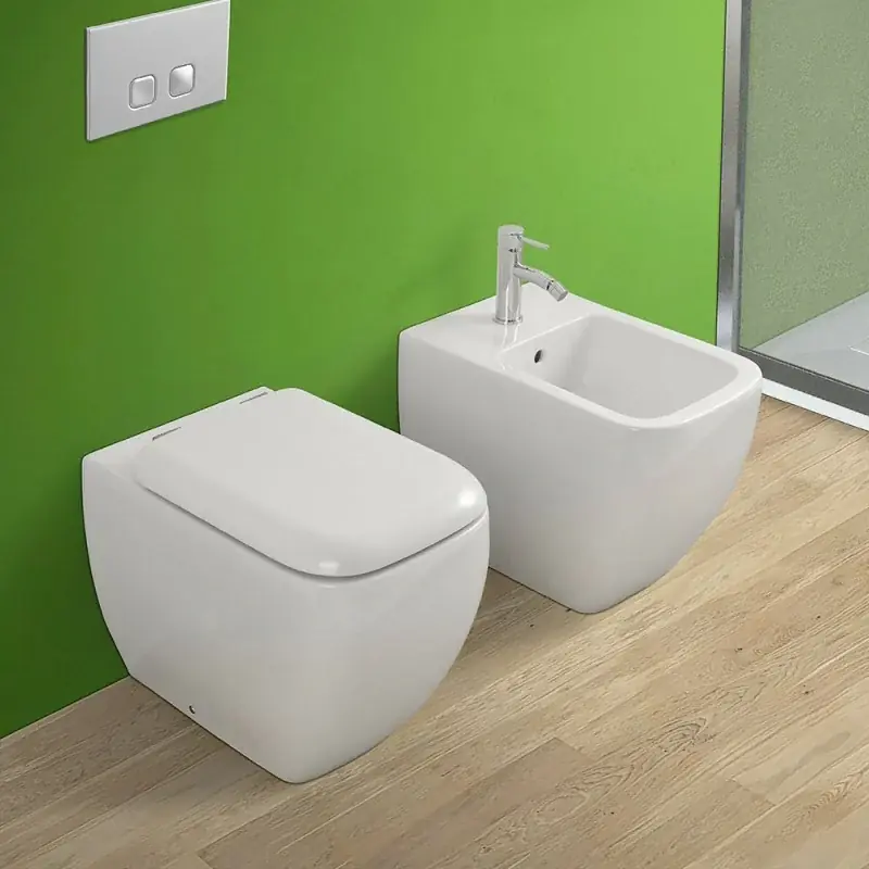Offerta Limitata Coppia di Sanitari Metropolitan bianco lucido con copriwater avvolgente