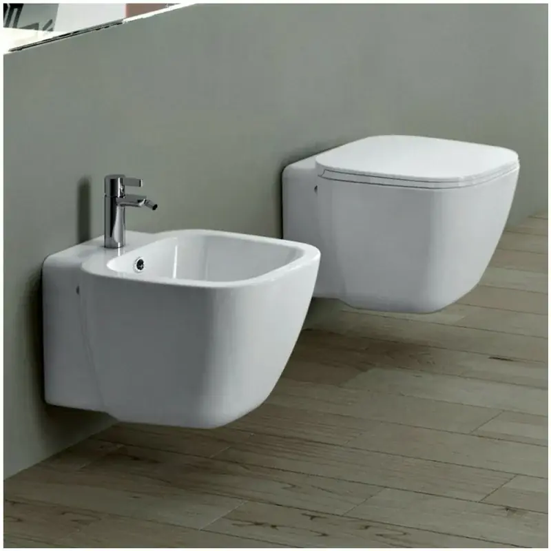 Coppia sanitari sospesi Rak serie One in ceramica con copriwc soft-close Quantità Limitata