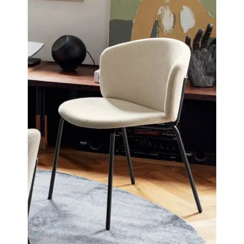 Compra Oggi Stesso Connubia Sedia Desy Mid CB2338 con struttura in metallo e seduta in tessuto