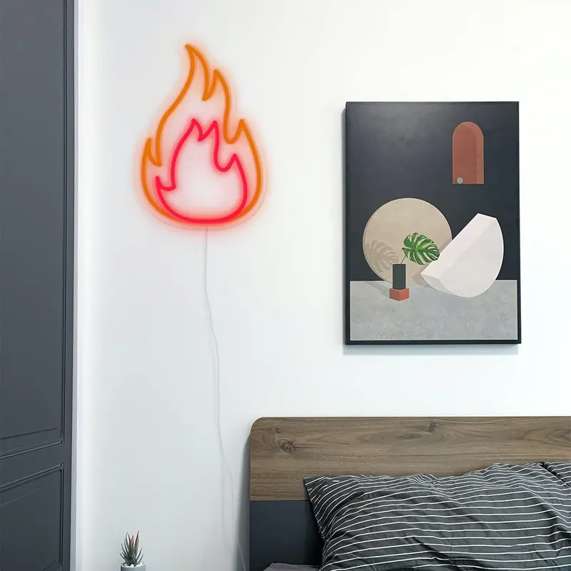 Offerta Candyshock Luce Neon Small Fire 40 cm