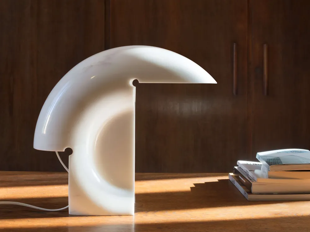 Flos Biagio Lampada da tavolo a conchiglia in Marmo bianco F0700000 Vendita Finale