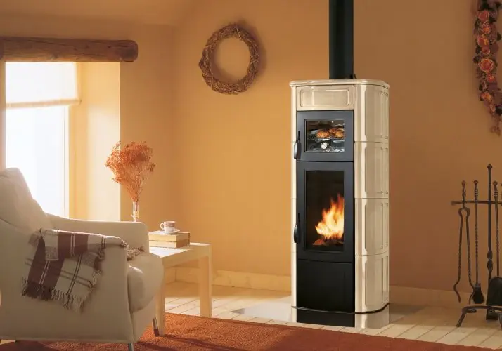 Palazzetti Elisa Stufa A Legna con Forno Con Rivestimento in ceramica Beige Novità