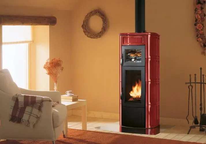 Occasione Imperdibile Palazzetti Elisa Stufa A Legna con Forno Con Rivestimento in ceramica Rosso Bordeaux