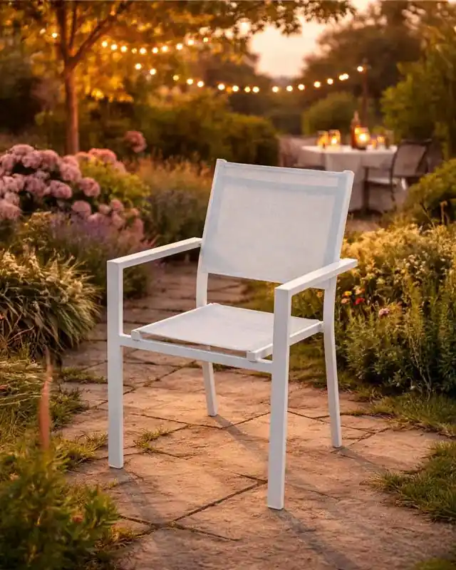 Di Tendenza Sedia esterno da giardino con braccioli in alluminio bianco Karen